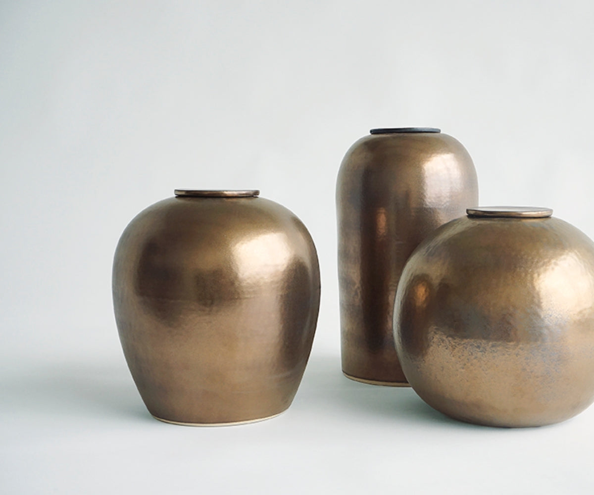 VERNO - handmade urn in copper-colored metallic ceramic